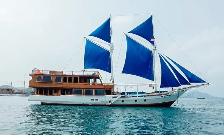 Soe Besar Vanrei Cruise: Luxury 3D2N Komodo Sailing Experience