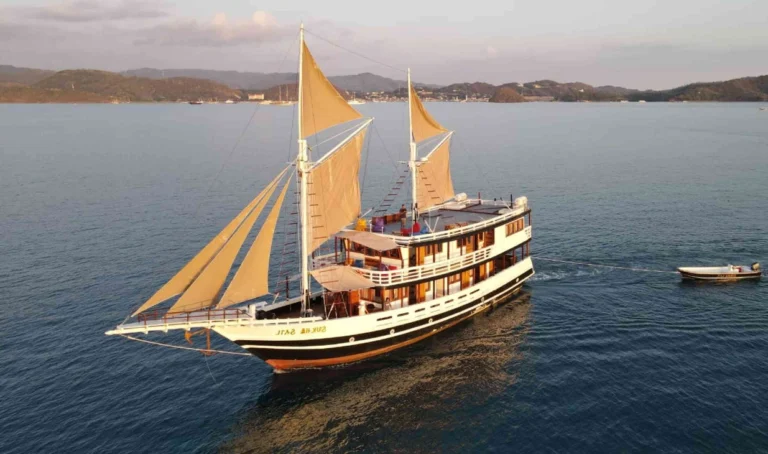 Sukha Sail (Depart Flores)